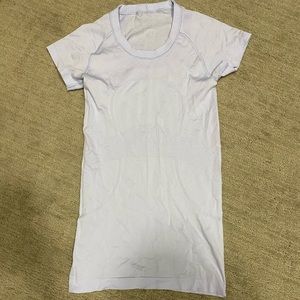 Woman’s Lululemon Swift Run Shirt light lavender